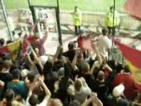 Troyes - Lens ambiance dans la tribune lensois 01