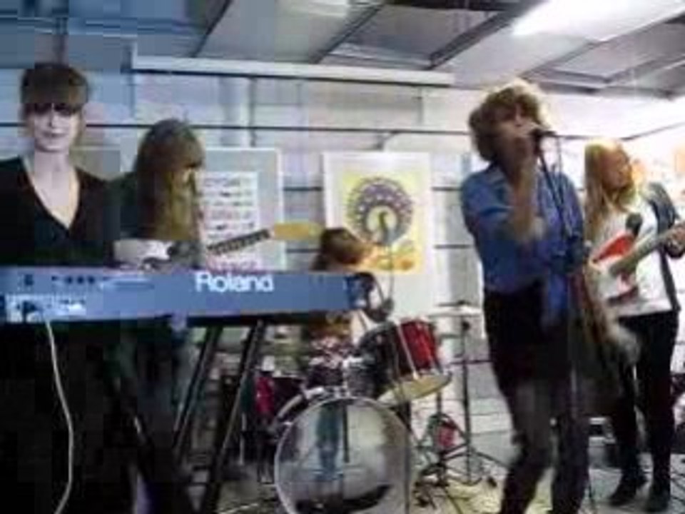 Those Dancing Days@Puregroove