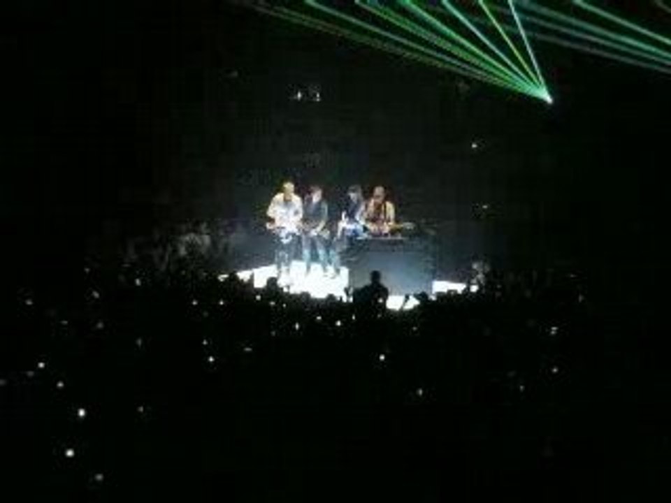 Coldplay Viva la Vida Tour Paris Bercy  God Put A Smile Upon