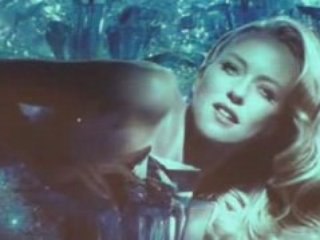 Naomi Watts, égérie du parfum Angel de Thierry Mugler