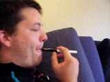 Video E-cigarette : Pipou teste  la cigarette electronique