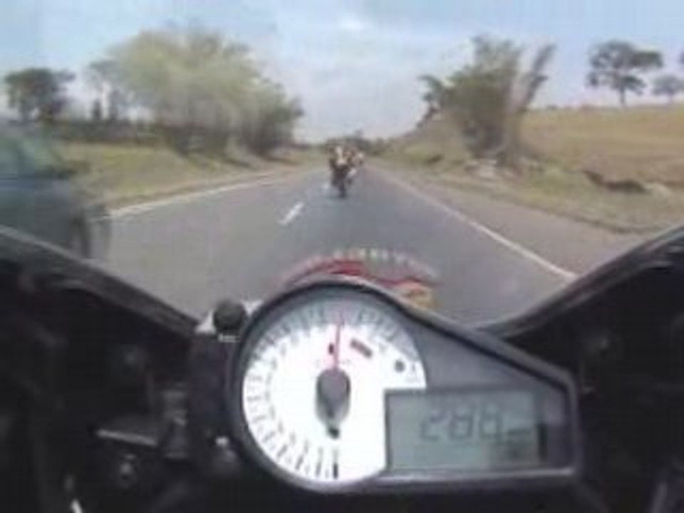 moto accelera fino  303 km  p/ora