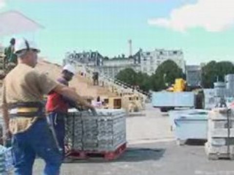 Podium de Benoît XVI aux Invalides