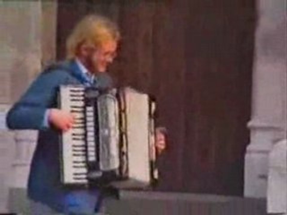 "By that little cafe by the harbour" as a street musician