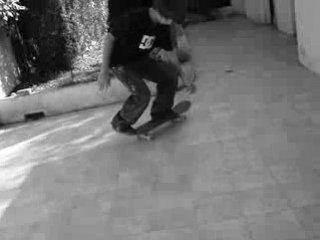 half cap bs + heelflip romain