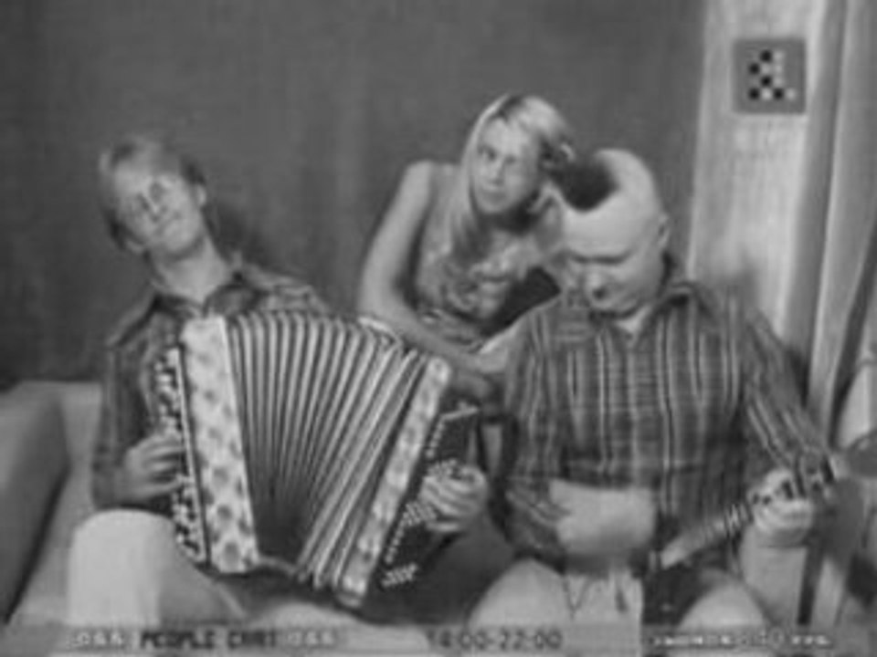 3_Parni_s_balalaikoi