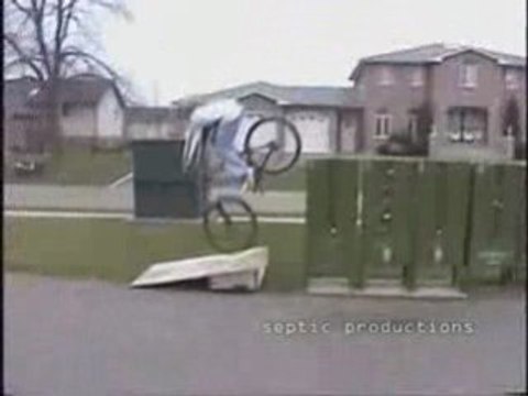 Régis Tombe de Vélo !