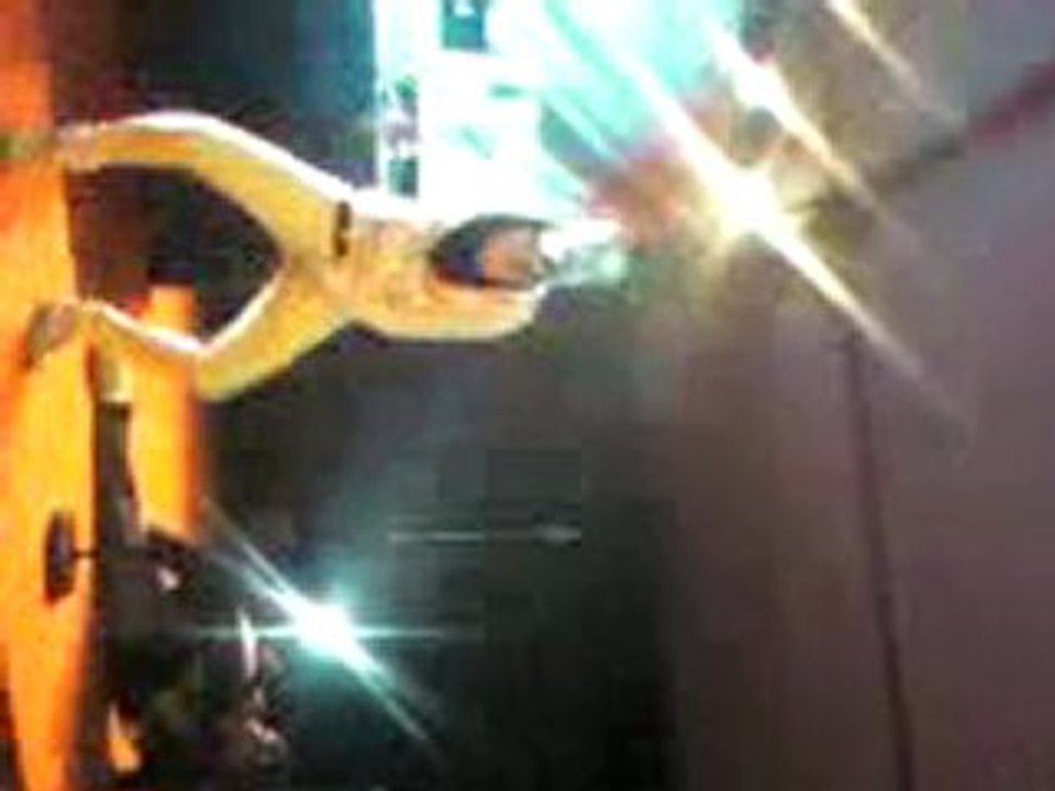m1nu danse au concer de yoka