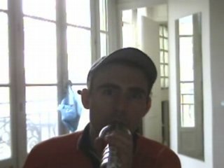 Wiwi égratigne "You are my world"