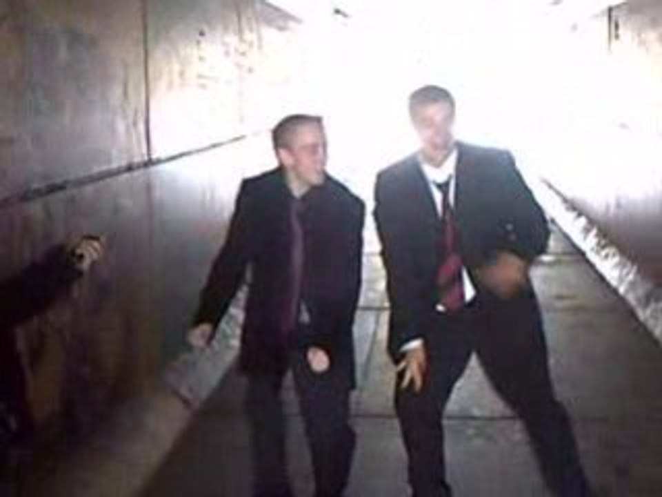LA DANSE SOUS LE TUNNEL