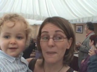 Antoine dit bonjour à Papy