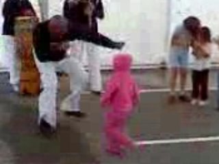 May danse La Capoeira