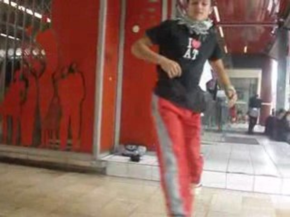 bboy mika from32 near cinéma xD