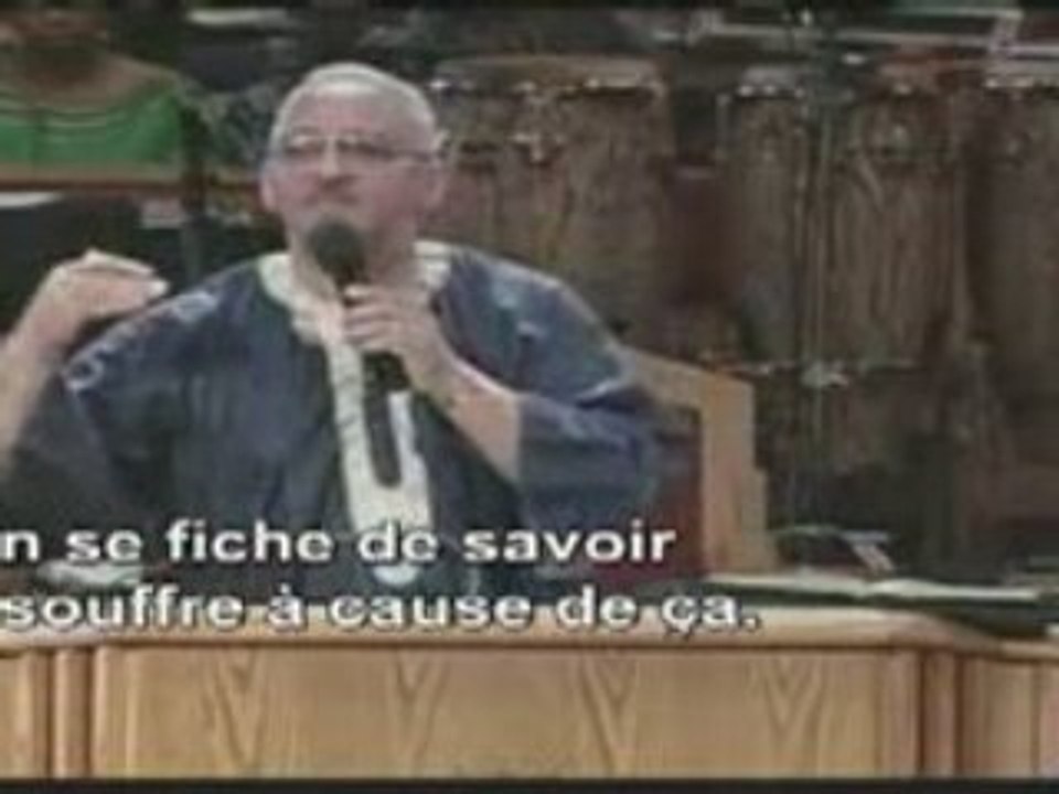 Le pasteur d'Obama maudit les Etats-unis