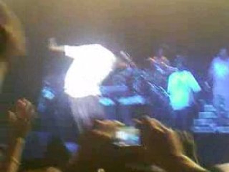 Snoop dogg qui ne saute pas n'est pas lyonnais!!