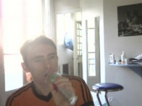 Wiwi égratigne What about us