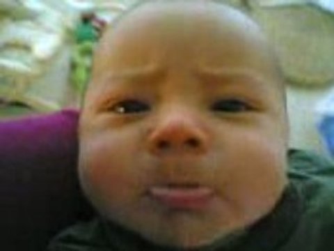 bébé n'aime pas entendre maman chanter