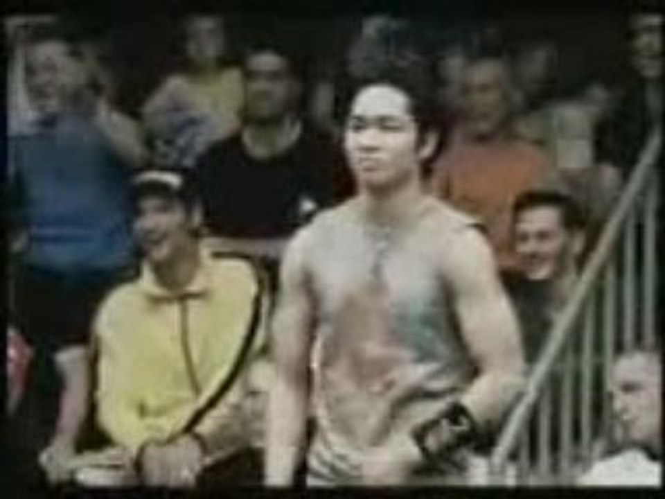 Ronnie_VS_Junior_RED_BULL_BC_ONE_2004