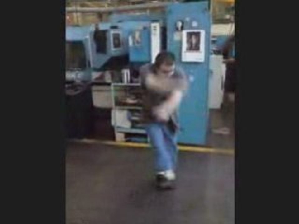 Nico danse la tecktonic