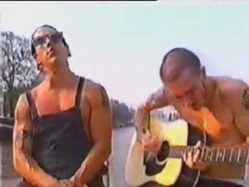 Red Hot Chili Peppers Amsterdam Under The Bridge