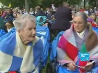 Pope blesses Lourdes' sick during last mass in France