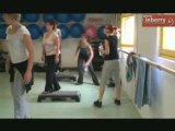 Un cours de step dans une salle de sport à Bourges