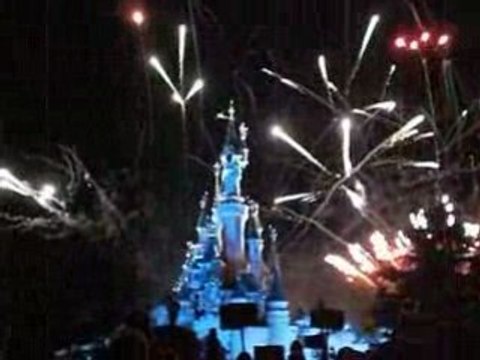 final du feu d'artifice à disneyland resort paris