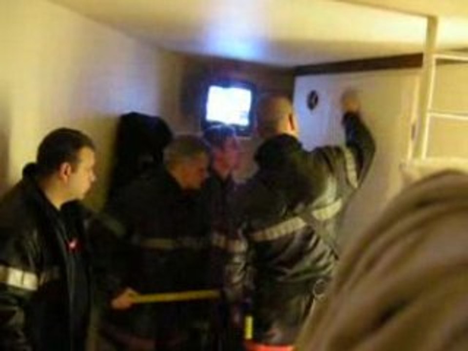 David enfermé dans les toilettes à raismes