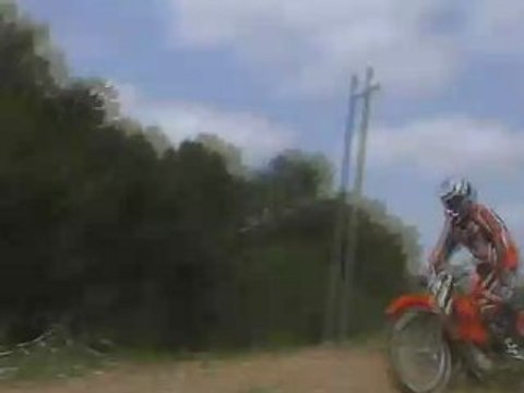 Saut en moto de cross