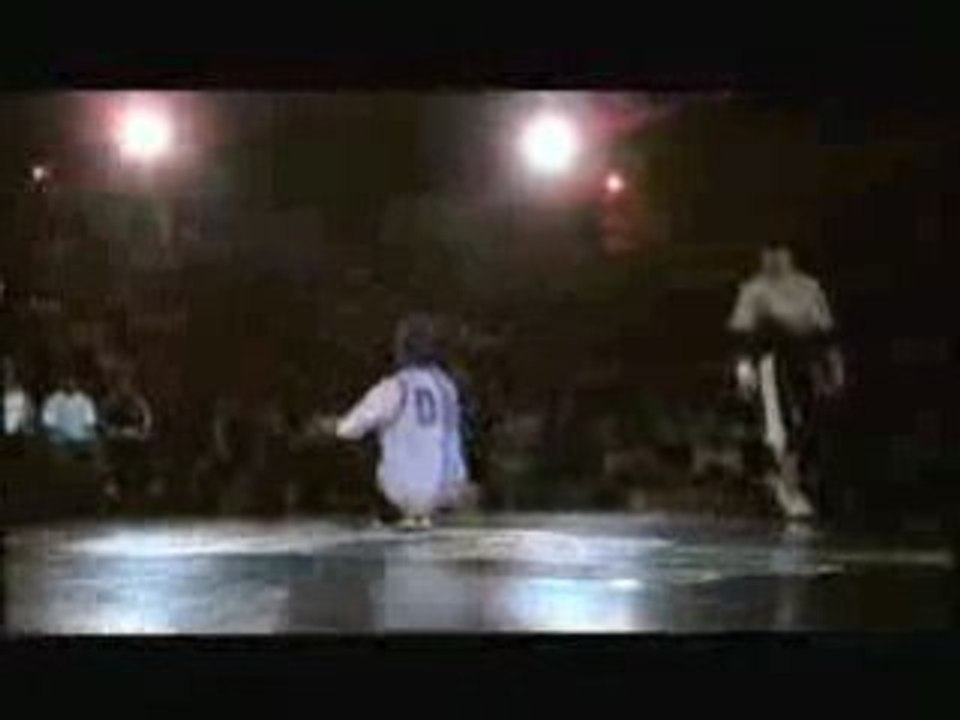 Pelezinho_vs_Roxrite_At_Red_Bull_BC_One_2006