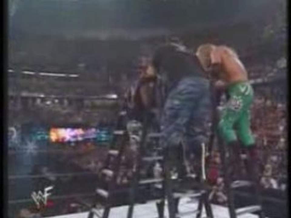 Wrestlemania 16 - Triangle Ladder Match 2_3