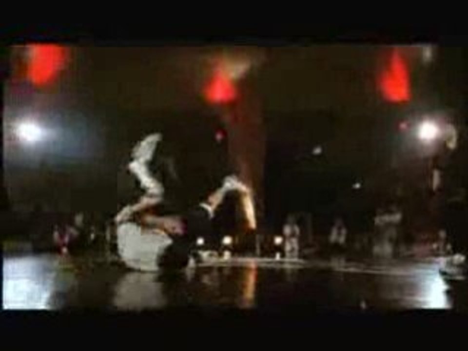 Hong_10_vs_Roxrite_-_Red_Bull_BC_One_2006_-_DVD_High_Quality