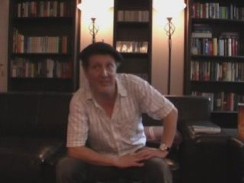 Spielt Santiago Ziesmer gerne Karten insbesondere Mau Mau?