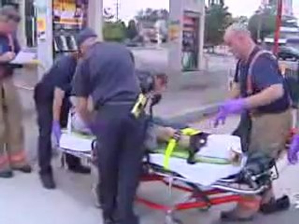 Motociclista sfonda jeep