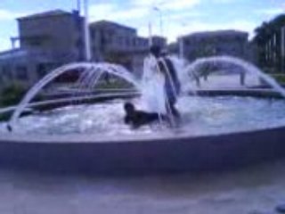 Narbonne-Plage fontaine 2. Samia & Ahmed