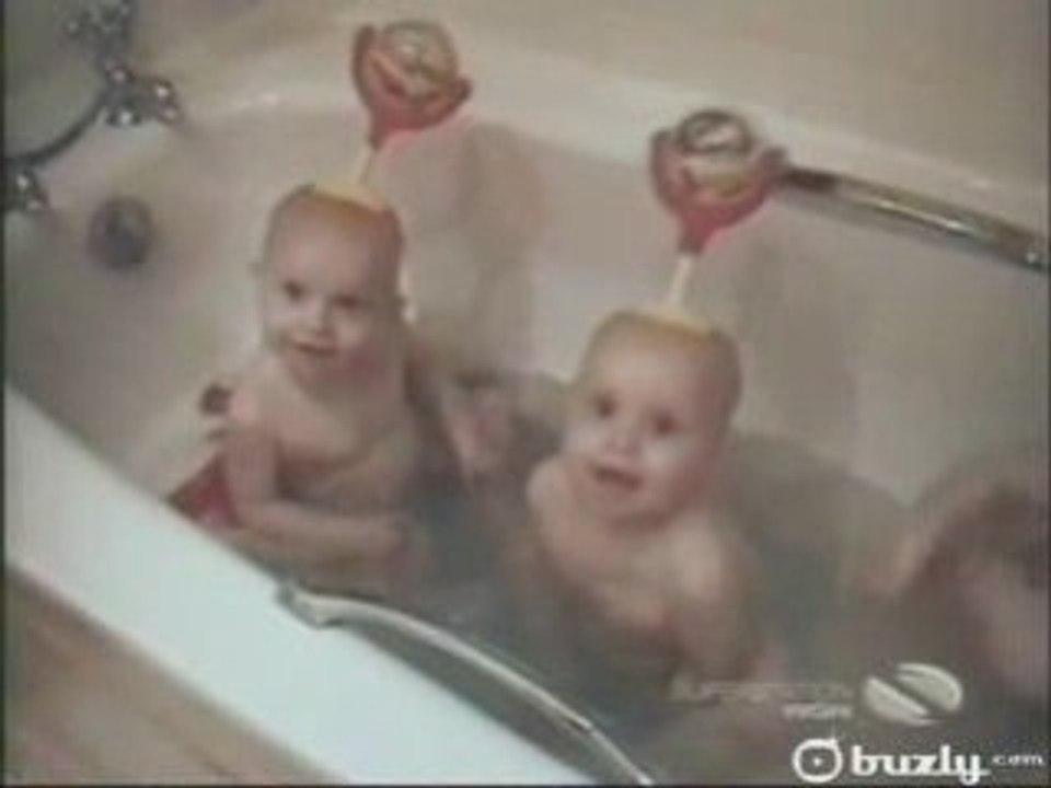 VIDEO GAG les enfants à la salle de bain