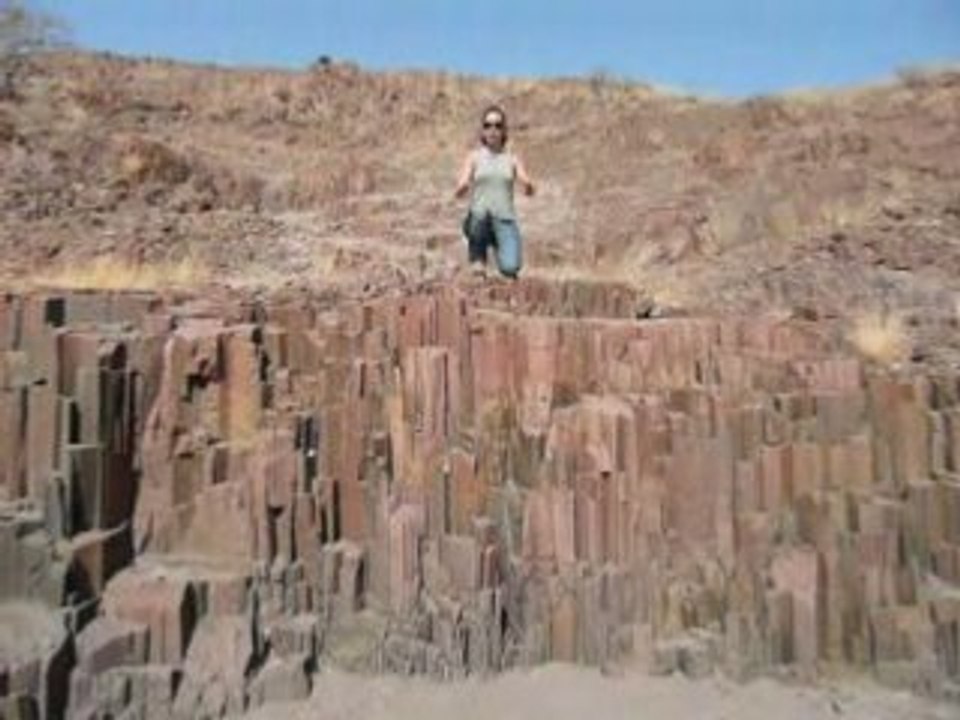 Le Fil Rouge de Twyvelfontein - Organ Pipes - Namibie