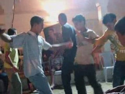 LEIIII MINI SMEXISUS KI DANSE LEUR DANSE DE BLEDARD =)