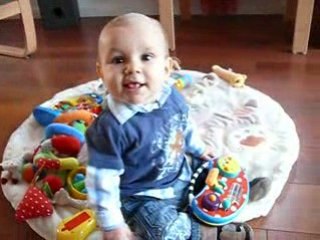 arthur joue (7mois)