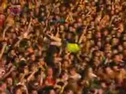 Bloc Party - Helicopter (Live at Reading 08)