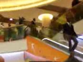 [24.09.08]Arrivée de Quentin-Mix au Virgin de StQuentin