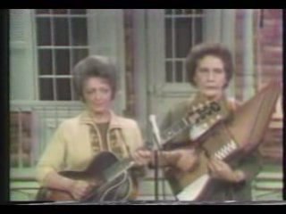 Maybelle and Sara Carter - While The Band Is Playing Dixie