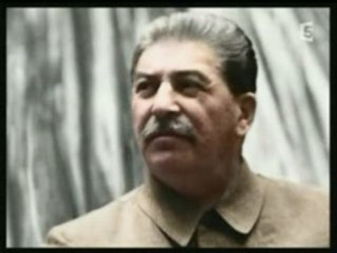 Communisme et nazisme pactisant