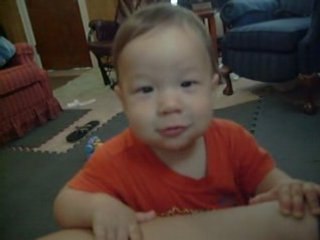 拍手唱歌兼跳舞