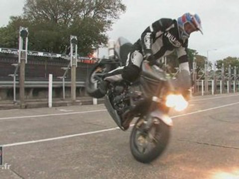 ESSAI VIDEO : TRIUMPH STREET TRIPLE R ( moto journal )