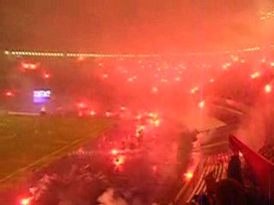 Mouloudia vs Zamalek Supporter Algerien en folie