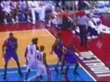 NBA BASKETBALL - Vince Carter dunks on Ben Wallace