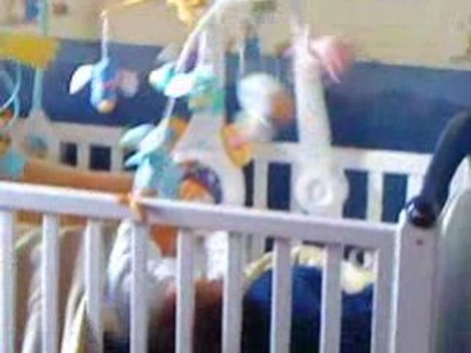 nolan en train de casser les tournicotis tournicotons