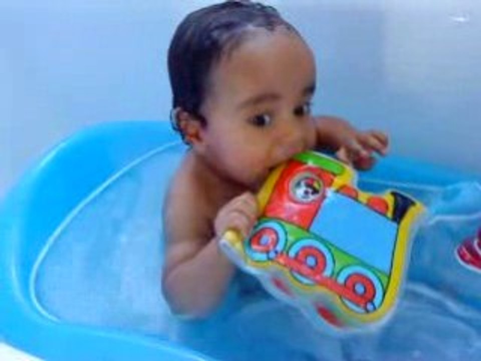 nolan dans la baignoire