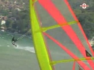 Kitesurf et windsurf sur le lac d'Annecy, dans la bise